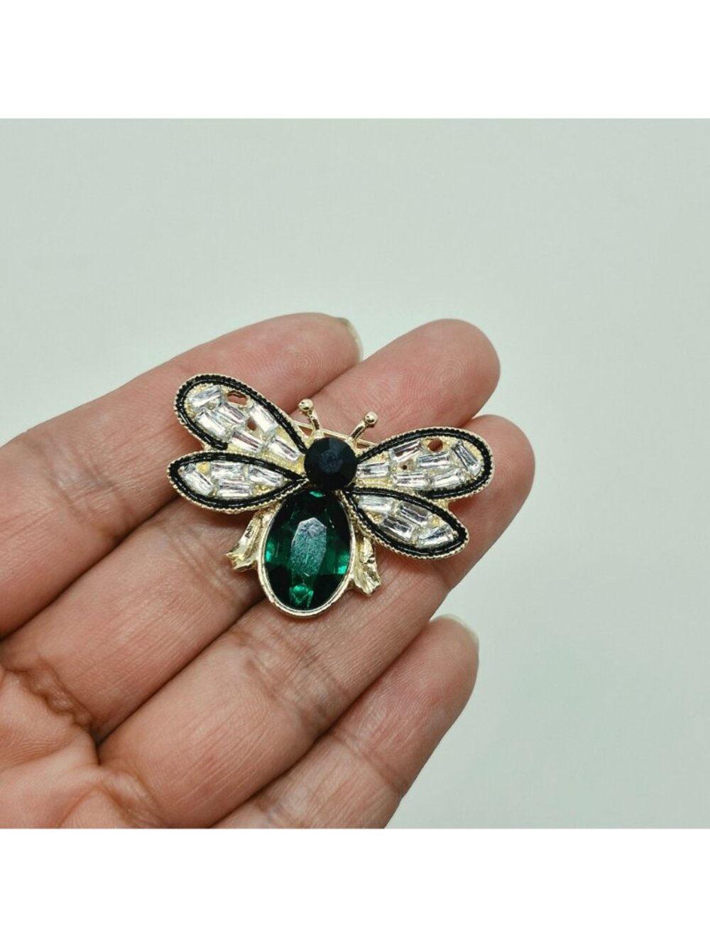 ⭐Gold Tone Rhinestone Green Emerald Fly Brooch Pin Animal Insect Vintage Vibes⭐ - Picture 3 of 5